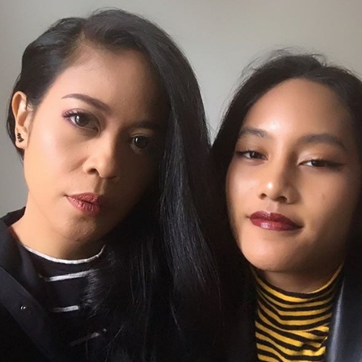 <p>Kikan bersama anak sulungnya, Shira Allegra Sampurna. Shira perform bareng lho dengan sang bunda, hebat ya. (Foto:Instagram @kikankikan)</p>