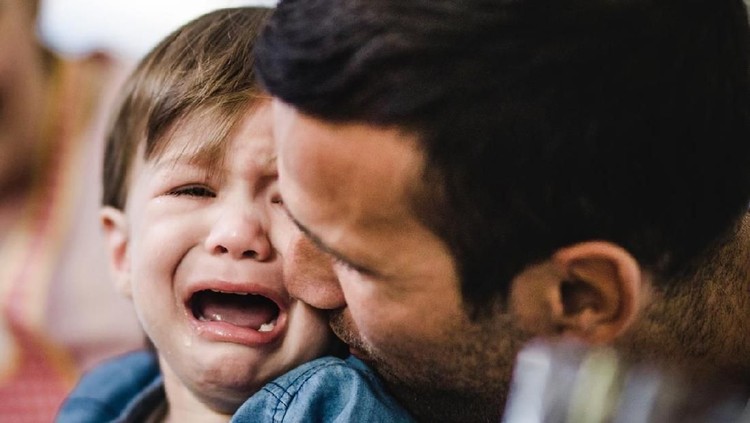 Ketika anak marah, cobalah untuk katakan ini untuk meredakan emosinya.