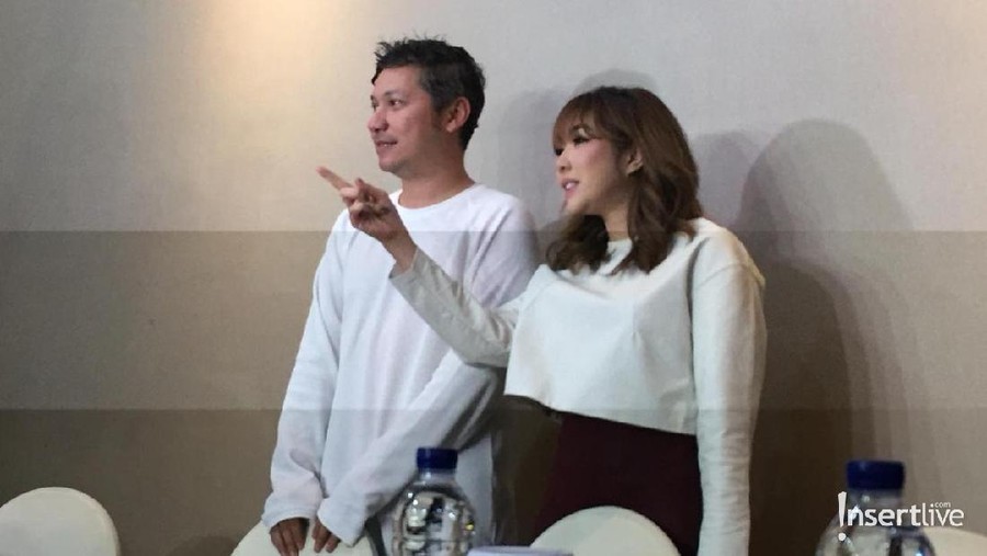 Ditanya Kado Natal Terindah, Gisel Marah di Sidang Cerai Gisel marah saat seorang wartawan menanyakan kado Natal terindah di sidang perceraiannya, Rabu (12/12).