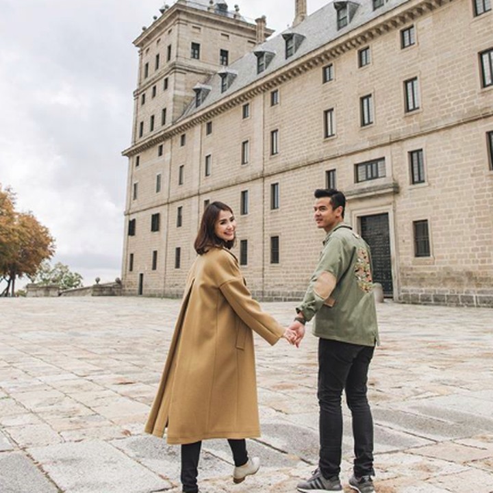 <p>Kompak banget, keduanya punya hobi yang sama yaitu travelling. (Foto: Instagram/dionwiyoko)</p>