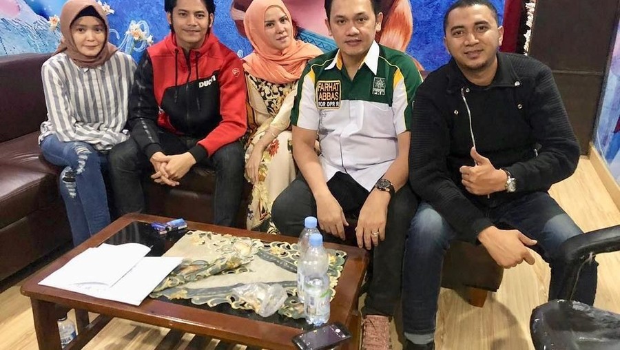 Farhat Abbas menganggap Vicky Prasetyo telah gagal menjadi suami untuk Angel Lelga. 