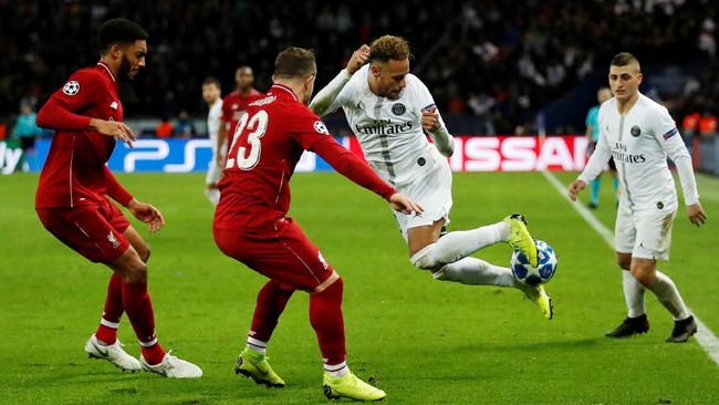 Neymar berhasil memberikan banyak gelar bersama Lionel Messi di Barcelona hingga akhirnya memutuskan pindah ke Paris Saint-Germain tahun 2017.