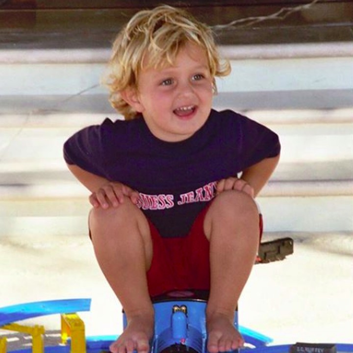 <p>Anwar udah jago berpose nih sejak kecil. (Foto: Instagram/yolanda.hadid)</p>
