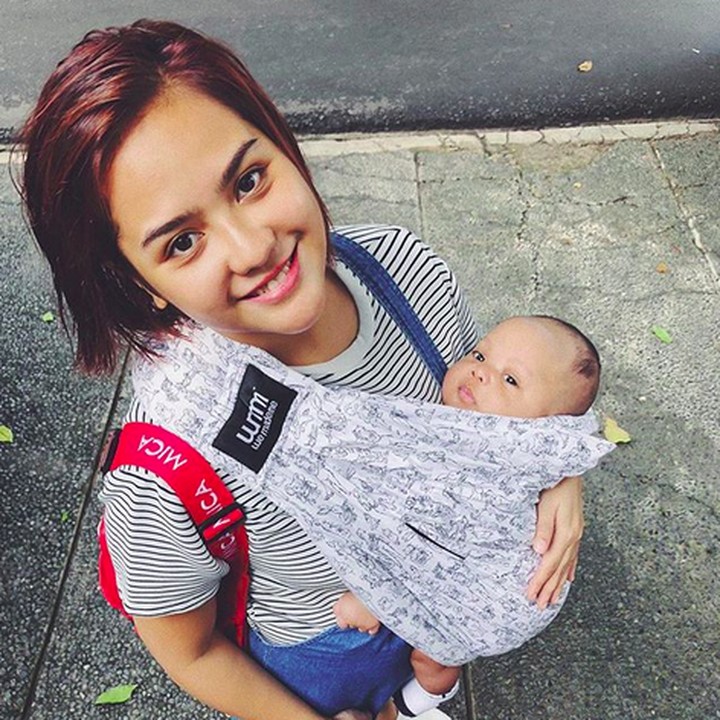 <p>Mytha Lestari lagi menikmati masa-masa bersama si kecil Mahatma Kala Maheswara, yang sering dia pamerkan di medsosnya. Diceritakan, sang suami Barry Maheswara selalu siap siaga untuk membantunya mengurus sang anak. (Foto: Instagram/mytha_lestari)</p>