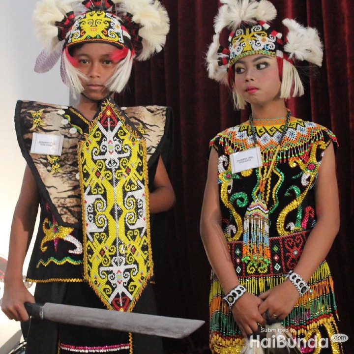 <p>Ini pakaian adat dari Suku Dayak Kenyah, Kalimantan Timur, Bun. Busana tradisional untuk laki-lakinya disebut Sapei Sapaq, untuk perempuan disebut ta'a. (Foto: Yuni Ayu Amida/ HaiBunda)</p>
