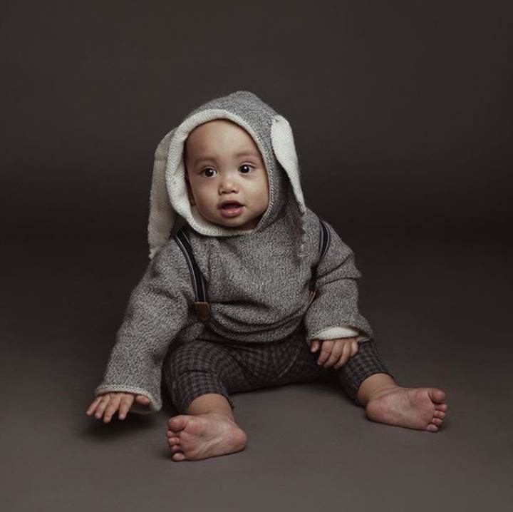 <p>Bunda sudah nggak asing kan sama Xabiru Oshe Al Hakim. Anak pertama pasangan selebgram Rachel Vennya dan Niko Al Hakim, ini kerap bertingkah menggemaskan. Kalau Bunda penasaran, bisa langsung buka Instagram ibunya atau ayahnya ya. (Foto: Instagram @rachelvennya)</p>