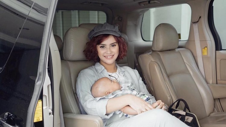 Stop Membully Ibu Baru Seperti Mytha Lestari Mytha Lestari kerap menerima bully saat mengunggah foto anaknya. Padahal bisa berakibat fatal untuk mereka.