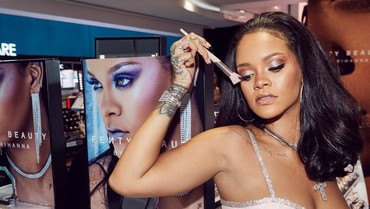 Rihanna Luncurkan Makeup Bertabur Kristal Swarovski