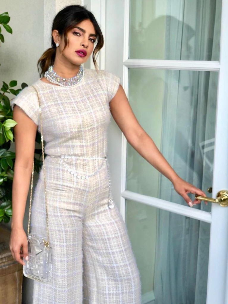 Intip Pesona Priyanka Chopra Jelang Pernikahannya Priyanka Chopra dan Nick Jonas akan melangsungkan pernikahan di India. Insertizen mau tahu pesona Priyanka yang bikin Nick jatuh hati ?