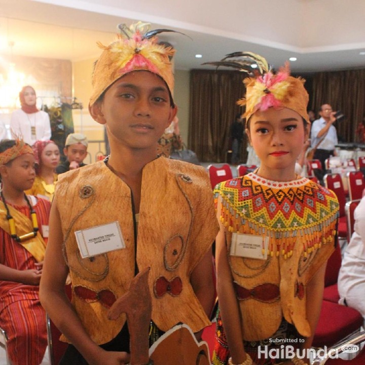 <p>Nah kalau ini, pakaian adat suku Dayak Ngaju di Kalimantan Tengah, yang disebut baju sangkarut. (Foto: Yuni Ayu Amida/ HaiBunda)  </p>