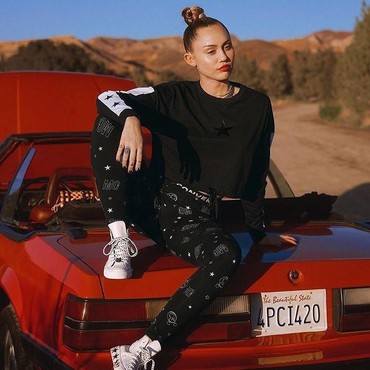 Miley Cyrus Alami Perlakuan Kurang Ajar dari Penggemar