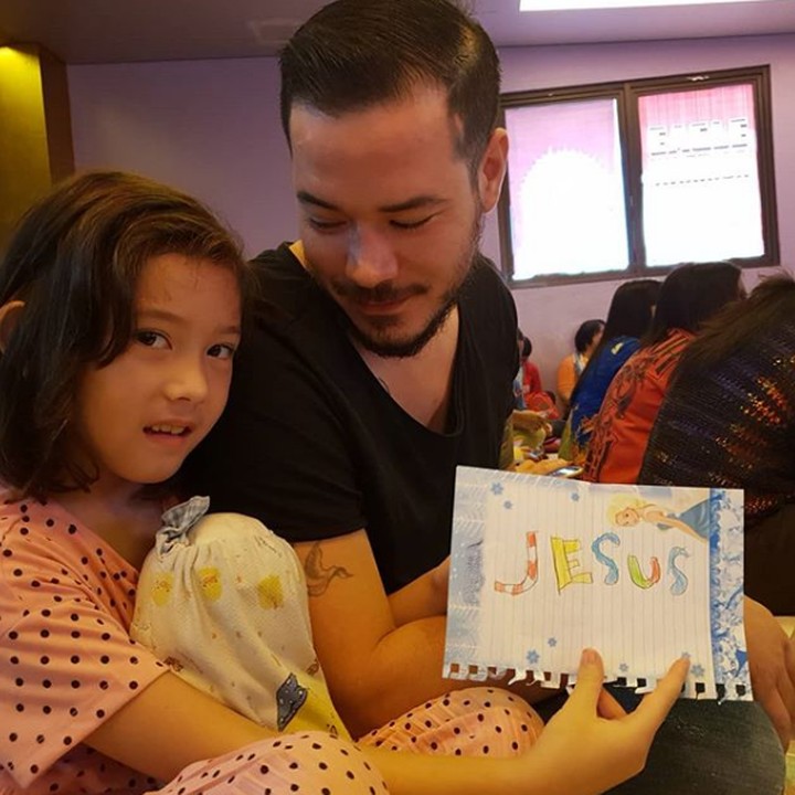 <p>Sehat selalu ya Daddy Zack Lee dan Mikhaela.</p>
