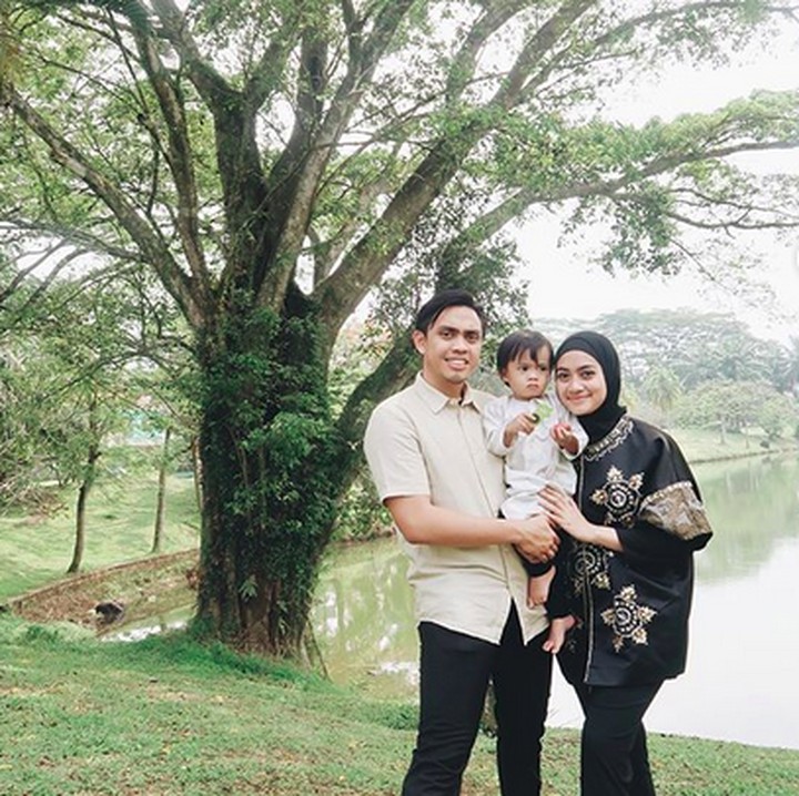 <p>Ayudia Bing Slamet yang selalu romantis di medsosnya bersama sang suami, Ditto, di kehidupan nyata juga kadang sering berantem lho. Nggak apa ya, Bun, namanya juga rumah tangga, ada bumbu-bumbu berantem sedikit wajar. Hi-hi. (Foto: Instagram/ayudiac)</p>