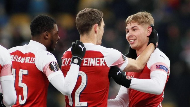 Arsenal melanjutkan catatan tak terkalahkan ke 18 laga beruntun setelah menang 3-0 atas Vorskla di ajang Liga Europa.