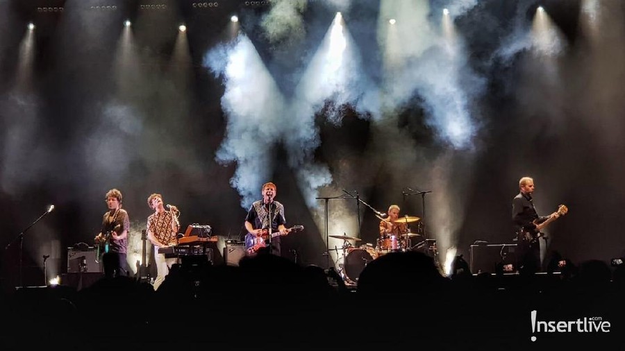 Franz Ferdinand menggelar konser di Tennis Outdoor Gelora Bung Karno, Jakarta, di mana beberapa band Tanah Air jadi pembukanya.