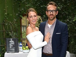 Nikmati Istri Main di Gossip Girl, Ryan Reynolds Seperti Tenggak Minuman