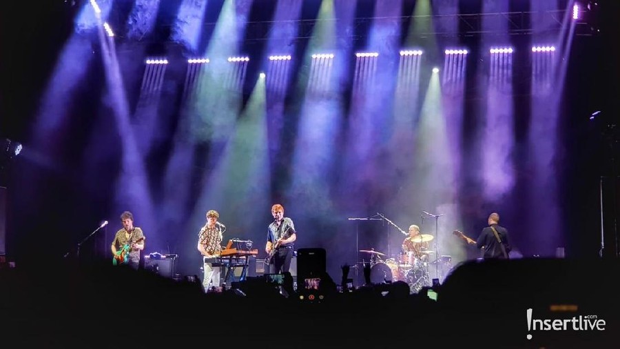 Franz Ferdinand berhasil memuaskan pecintanya dengan 17 lagu dalam konser yang digelar di Tenis Outdoor Gelora Bung Karno, Jakarta.