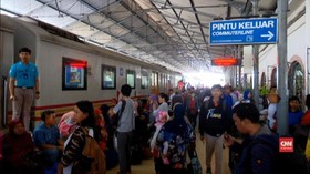 VIDEO: Hindari Kemacetan, KAI Alihkan Penumpang dari Gambir