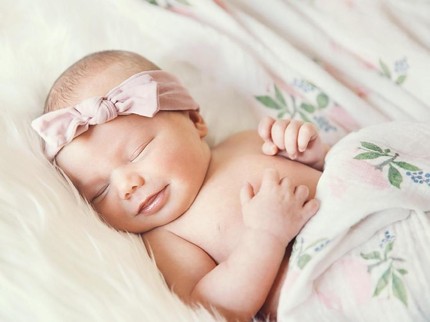 163 Nama Bayi Perempuan Bahasa Inggris, Elegan dan Menawan Bun