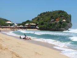 Pantai Indrayanti: Daya Tarik, Rute, dan Lokasi untuk Libur Lebaran