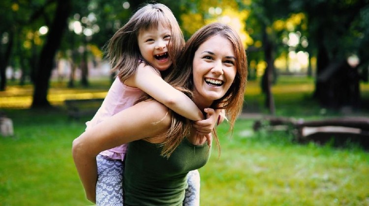 Bunda nggak perlu berkecil hati, ada kok fakta positif tentang Down syndrome. Disimak yuk!