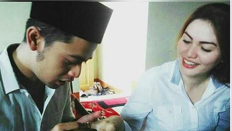 Pengakuan sahabat Kriss Hatta soal pernikahan Kriss Hatta dan Hilda Vitria.