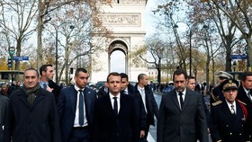 Macron Akan Temui Serikat Buruh Cari Solusi buat Rompi Kuning