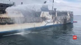 VIDEO: Kapal Terbakar di Perairan Gresik, Tiga Orang Hilang
