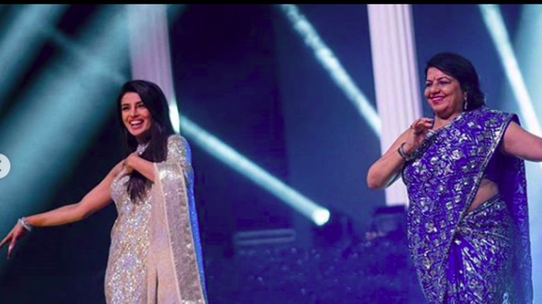 Pernikahan Priyanka Chopra-Nick Jonas, Penuh Tawa dan Warna Mengintip kemeriahan pernikahan Priyanka Chopra dan Nick Jonas yang penuh tawa dan warna.