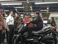 Beda Gaya Jokowi dan Prabowo Saat Naik Motor