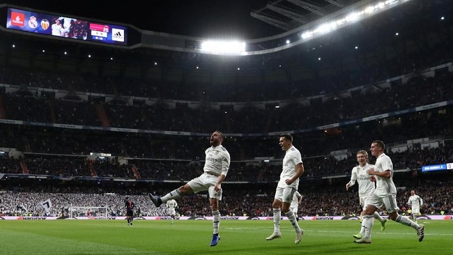 Pelatih Real Madrid Santiago Solari sukses meniru strategi Zinedine Zidane sebagai kunci kemenangan atas Valencia dalam lanjutan La Liga Spanyol, Minggu (2/12).