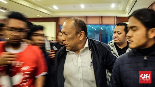 Mantan anggota Komite Eksekutif PSSI Hidayat kembali mangkir dari panggilan kepolisian lewat Satuan Tugas (Satgas) Anti-Mafia Bola Polri, Kamis (3/1).
