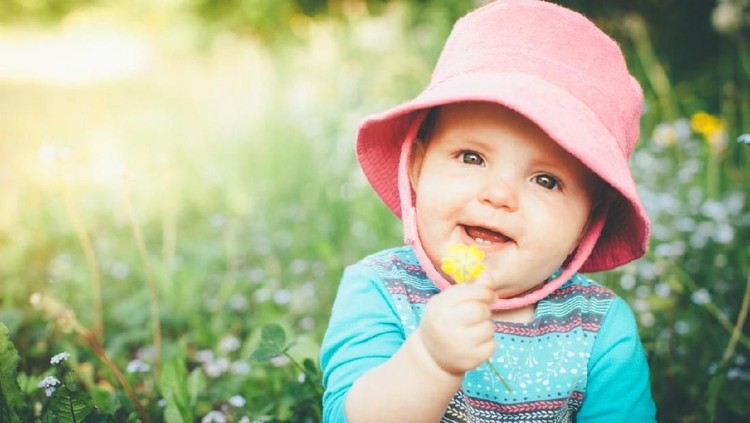 40 Nama Bayi Perempuan Bermakna Romantis Selain nama 'cinta', berikut nama bayi perempuan yang bermakna romantis. So sweet lho.