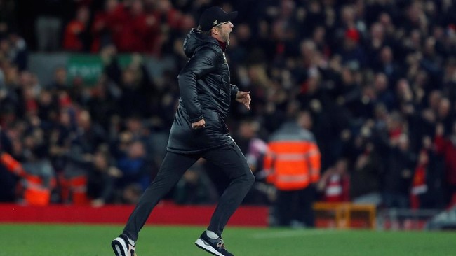 Manajer Liverpool Juergen Klopp pantas melakukan selebrasi yang berlebih saat Derby Merseyside melawan Everton di Stadion Anfield, Minggu (2/12).