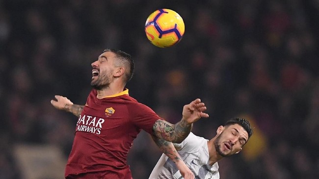 Duel AS Roma lawan Inter Milan dalam laga Liga Italia berakhir imbang 2-2 di Stadion Olimpico, Minggu (2/12).