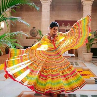 Gaun Pernikahan Priyanka Chopra Tuai Pujian