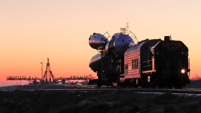 Hal ini bermula dari kegagalan roket Soyuz milik Rusia untuk mengantarkan dua astronaut ke stasiun antariksa internasional pada Oktober lalu.