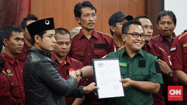 Pemuda Bulan Bintang Siap Dukung Yusril Menangkan Jokowi Pemuda Bulan Bintang mendukung langkah Yusril Ihza Mahendra menjadi pengacara calon petahana, serta siap mendukung Jokowi-Ma'ruf Amin di pilpres 2019.