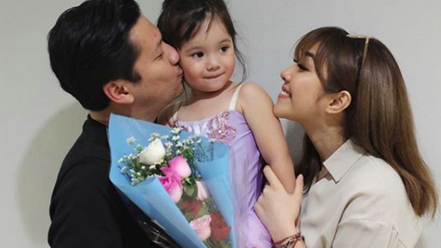 Gisella Anastasia Akui Tidak Mudah Berpisah dengan Gading Gisella Anastasia saat ini sedang proses menjalani kehidupan yang baru setelah tidak lagi bersama Gading Marten.