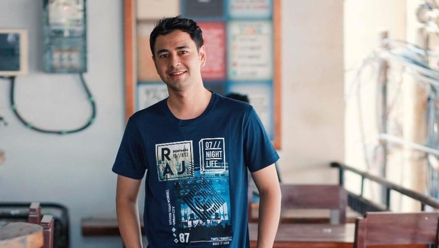 Raffi Ahmad kini sukses sebagai artis papan atas sekaligus pebisnis di berbagai bidang seperti di dunia kuliner hingga dunia hiburan.