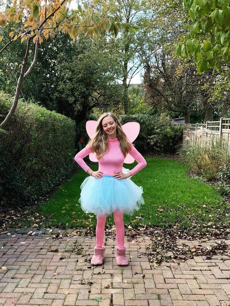 Genap 33 Tahun, Intip Gaya Berpakaian Amanda Seyfried Aktris cantik, Amanda Seyfried, kini tengah merayakan ulang tahunnya yang ke 33 tahun. Insertizen intip yuk gaya berbusana dari pemain Mamma Mia 2 ini.
