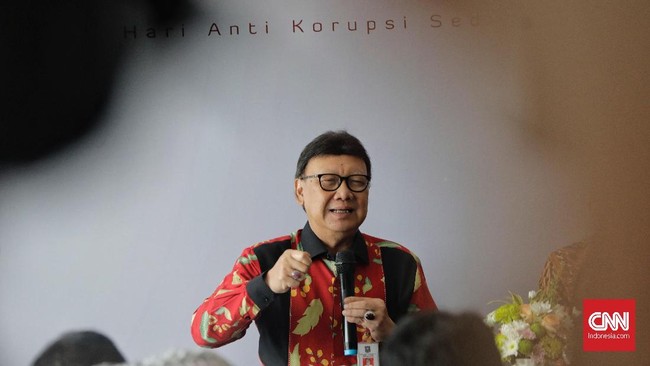 Mendagri Tjahjo Kumolo memanggil Walkot Tangerang Arief Wismansyah dan Gubernur Banten Wahidin Halim ke Jakarta untuk menyelesaikan sengketa lahan di Tangerang.