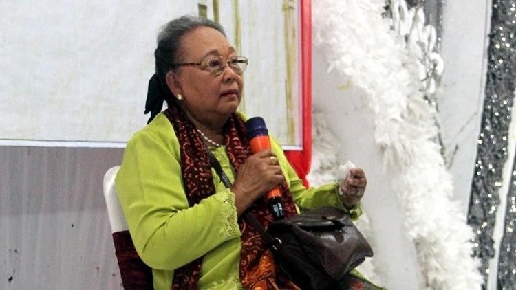 Kabar duka datang dari tokoh besar dunia sastra, NH Dini meninggal dunia akibat kecelakaan.