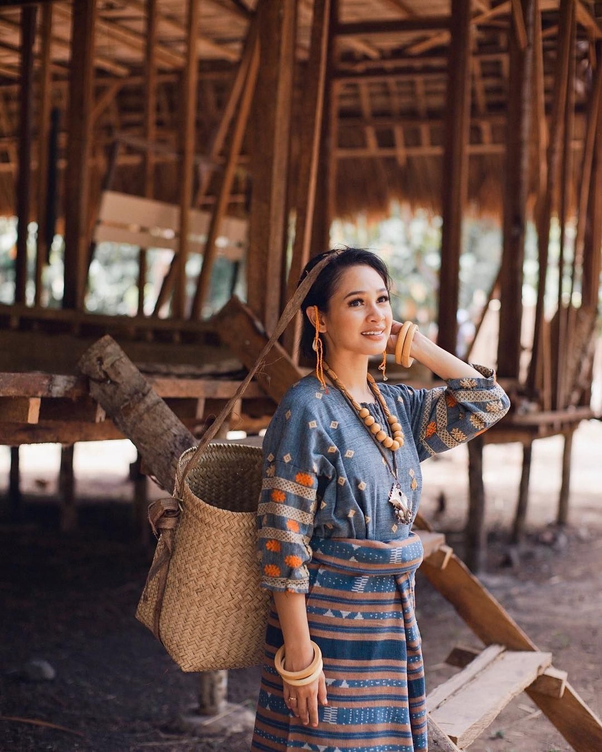 Andien kerap kali mengenakan kain nusantara di berbagai kesempatan&period; Kain yang kerap dipakai oleh ibu dari Kawa ini adalah kain Sumba&comma; Maumere&comma; dan Batik&period;