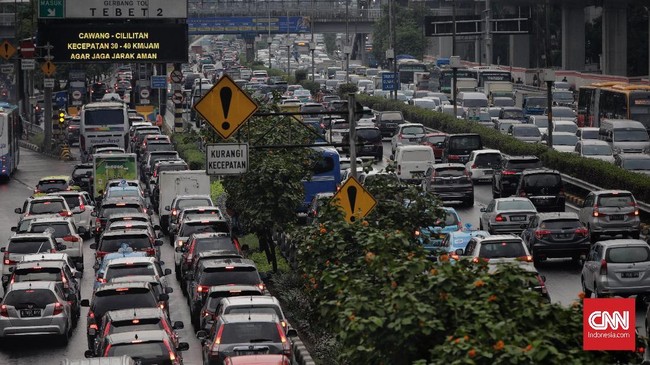 Instruksi tersebut juga nantinya akan membuat Pemprov DKI menjadi pengelola seluruh jalan nasional yang ada di Jakarta.