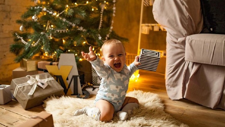 Bunda diprediksi melahirkan si kecil di bulan Desember? Berikut referensi nama-nama indah untuk bayi yang lahir di bulan musim dingin ini.