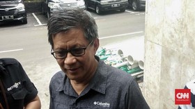 Rocky Gerung: Saat Kejadian Hoaks Ratna Saya Ada di Gunung
