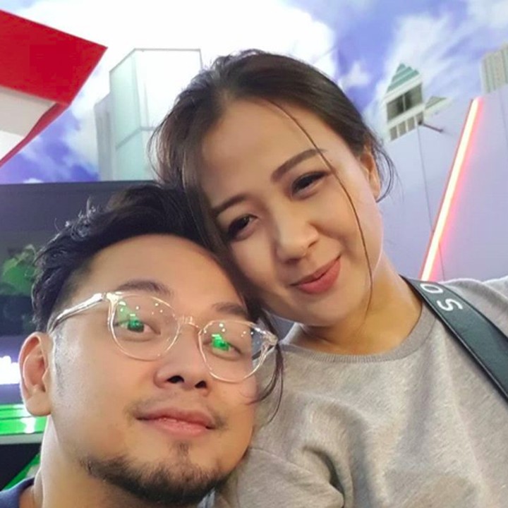 <p>Sudah menikah 7 tahun tapi masih mesra seperti pacaran. Manis banget deh, Bun. (Foto: Instagram/astridbasjar)</p>
