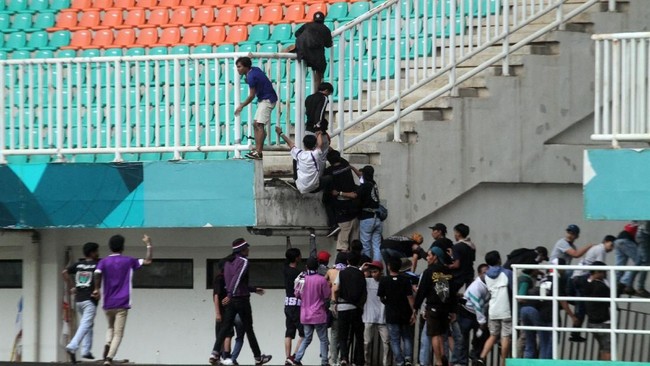 Pelatih Persita Tangerang Wiganda Saputra menyayangkan aksi suporter Pendekar Cisadane yang masuk ke dalam lapangan dalam laga lawan Kalteng Putra.