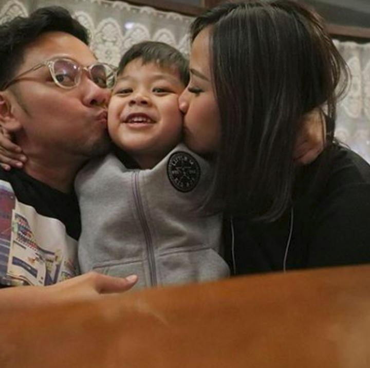 <p>Astrid dan Arlan dikaruniai seorang putra bernama Alec Djuara Djoewarsa. Duh, so sweet banget ya keluarga kecil ini. (Foto: Instagram/astridbasjar)</p>
